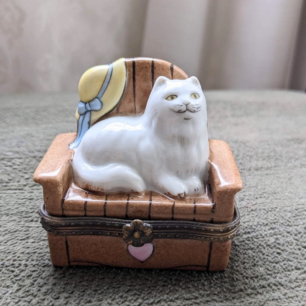 Cute White Cat sitting on a couch ceramic pill box by Ganz. In great condition